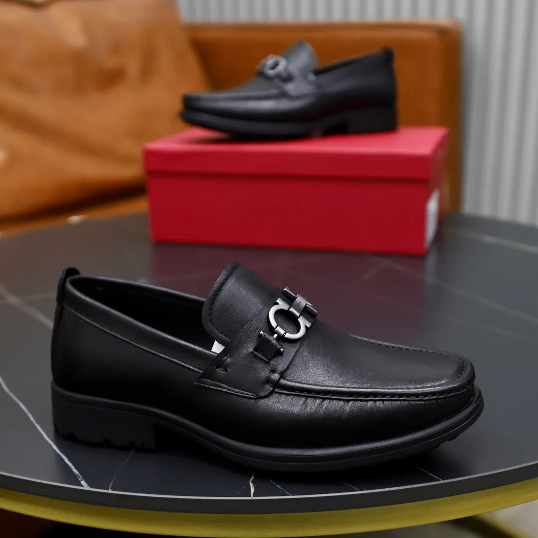 Men's shoes: 270🙅‍♂️🙅‍♂️🙅‍♂️Niuli Brand: Ferragamo Standard code: Men's code 38/44 (45 customized) Grade: Same as the official website Material: Original imported cowhide leather lining Original wear-resistant lightweight outsole Style category: Men's casual slip-on shoes Distinguished luxury brand elements top luxury Color: Actual picture color